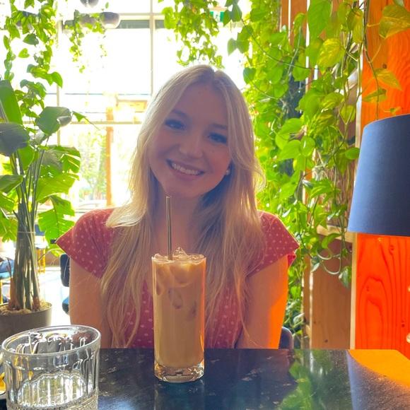 Meet your Posher, Annika - Picture 1 of 1